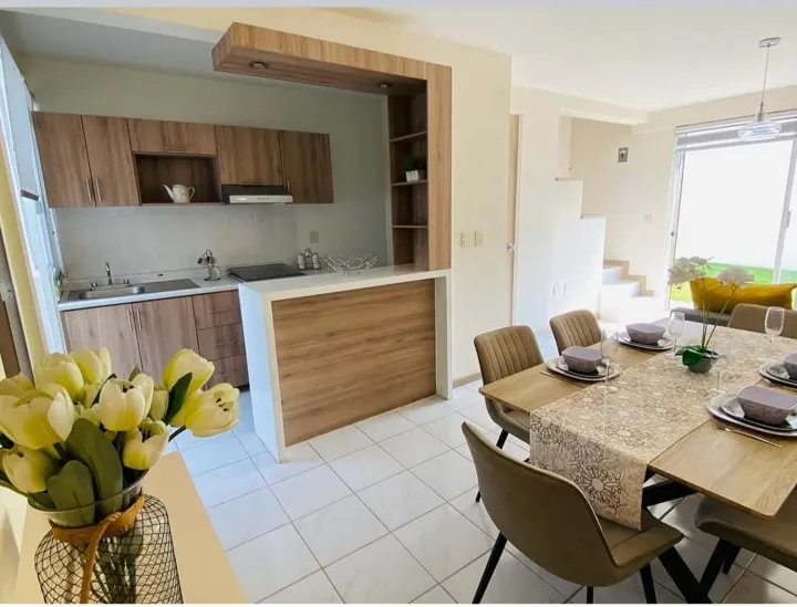 Cocina y comedor en Residencial Celeste