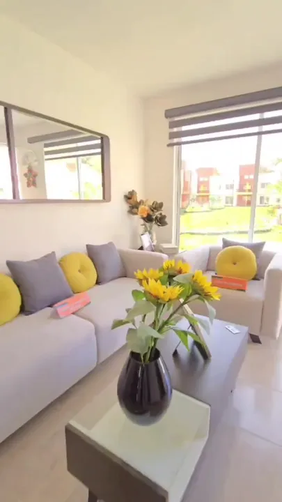 Sala de la casa muestra en Residencial Los Sauces Sur