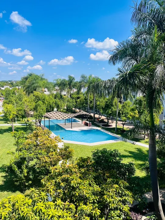 Alberca y áreas verdes en Residencial Paraíso Yautepec