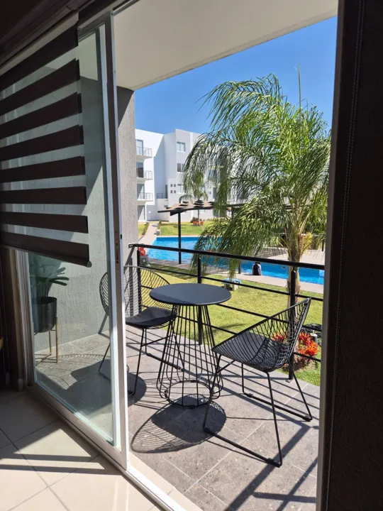 Balcón con vista a la alberca en Residencial Paraíso Yautepec