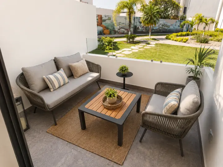 Terraza con jardín de Departamento Travertino en Santa Fe Lifestyle